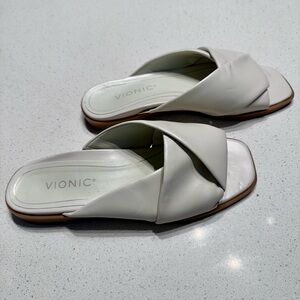 Vionic Women's Cream Miramar Mules
